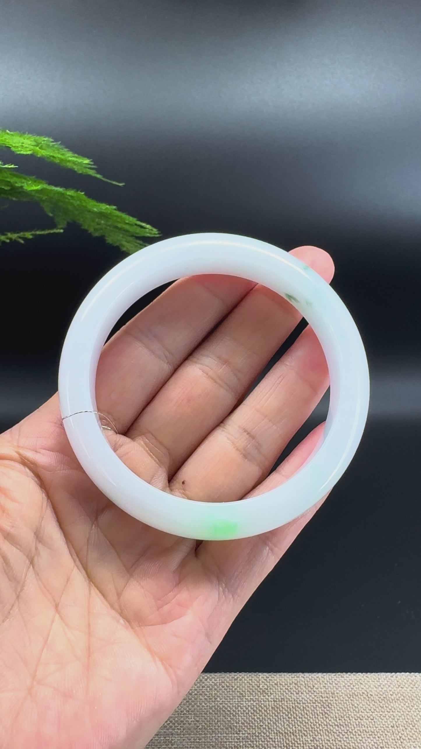 Load and play video in Gallery viewer, Genuine Burmese White Green Flower Jade Jadeite Bangle Bracelet ( 58.1mm )
