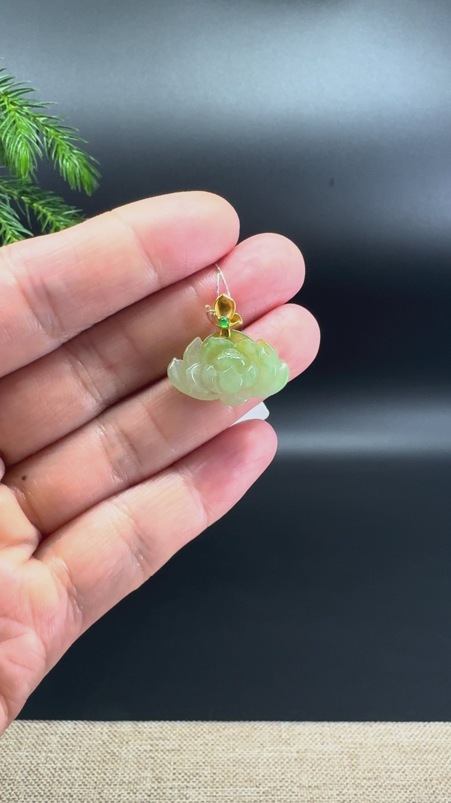 Natural 18K Yellow Gold Burmese Yellow Green Jadeite Jade Lotus Flower Pendant