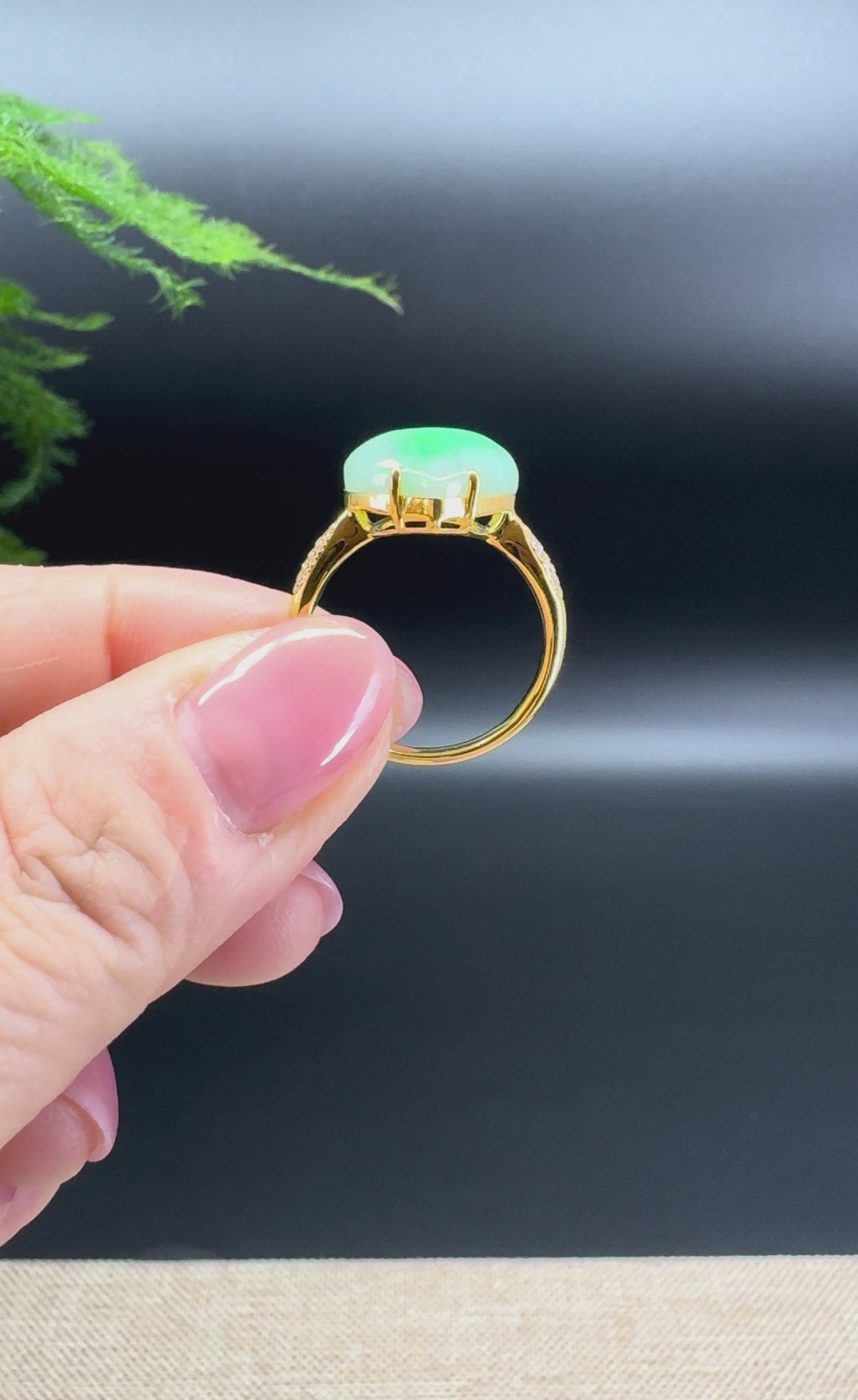 Load and play video in Gallery viewer, RealJade® 18K Yellow Gold Spicy Green Jadeite Jade Heart Shape Ring With Diamonds
