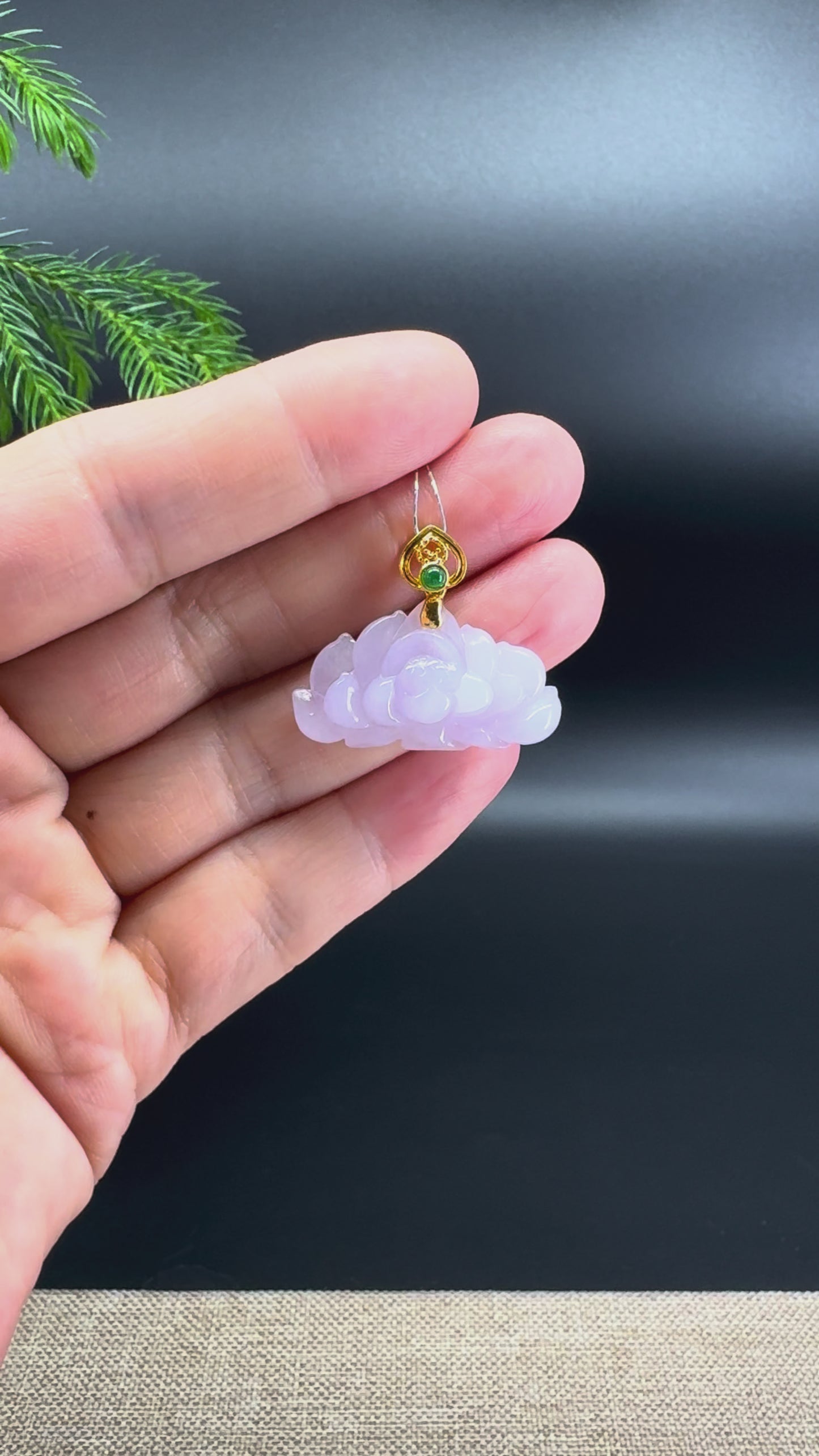 Natural 18K Yellow Gold Burmese Light Lavender Jadeite Jade Lotus Flower Pendant Necklace