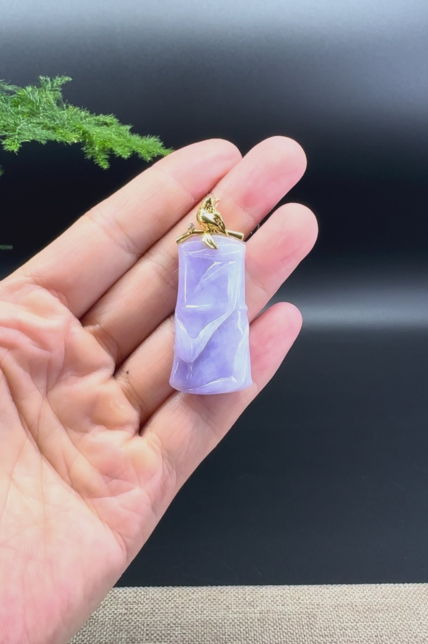 Load and play video in Gallery viewer, 18k Yellow Gold Genuine Burmese Jadeite Bamboo Pendant Necklace
