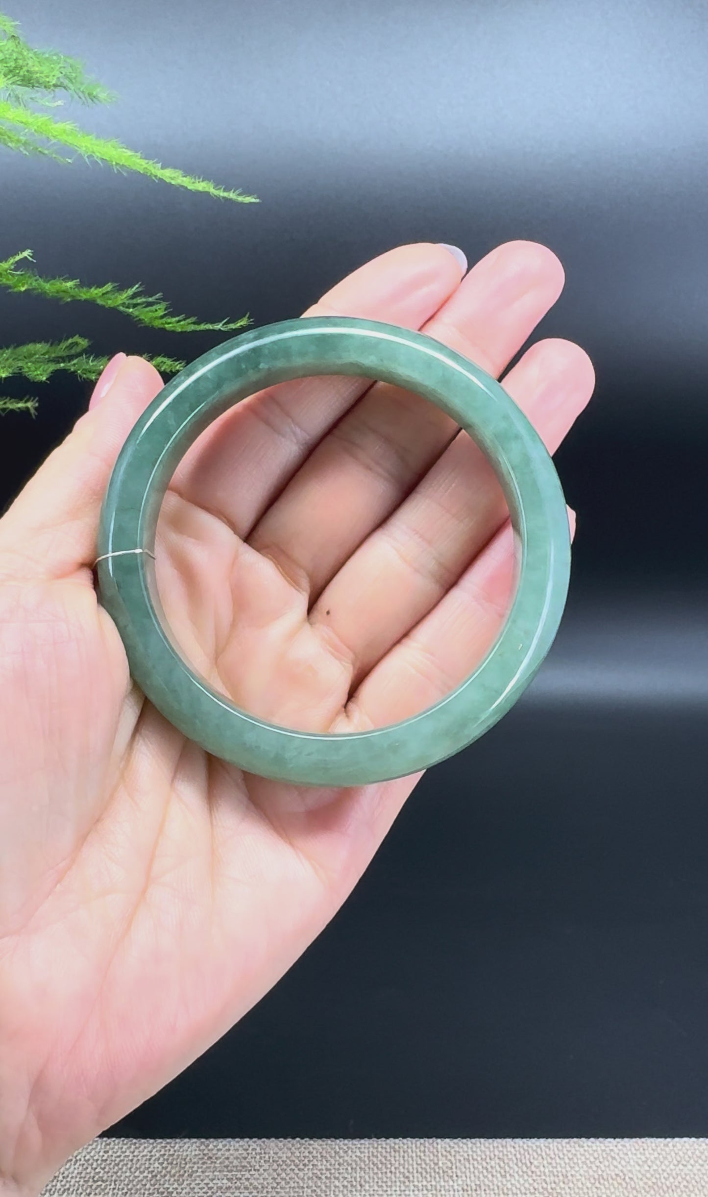 Load and play video in Gallery viewer, Genuine Burmese Green Jade Jadeite Bangle Bracelet ( 57.3mm )
