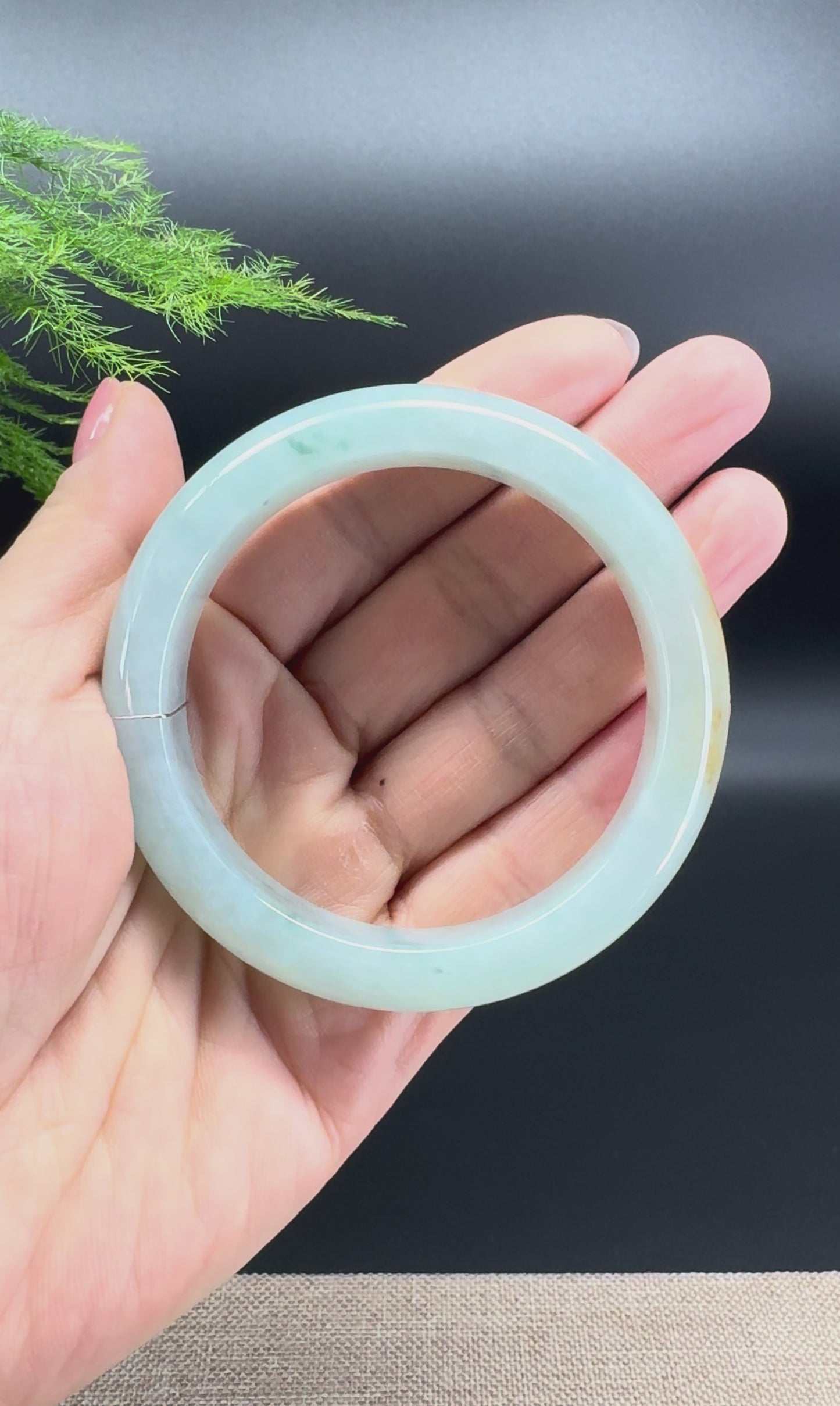 Load and play video in Gallery viewer, Genuine Burmese Yellow Green Jade Jadeite Bangle Bracelet ( 55.9mm )
