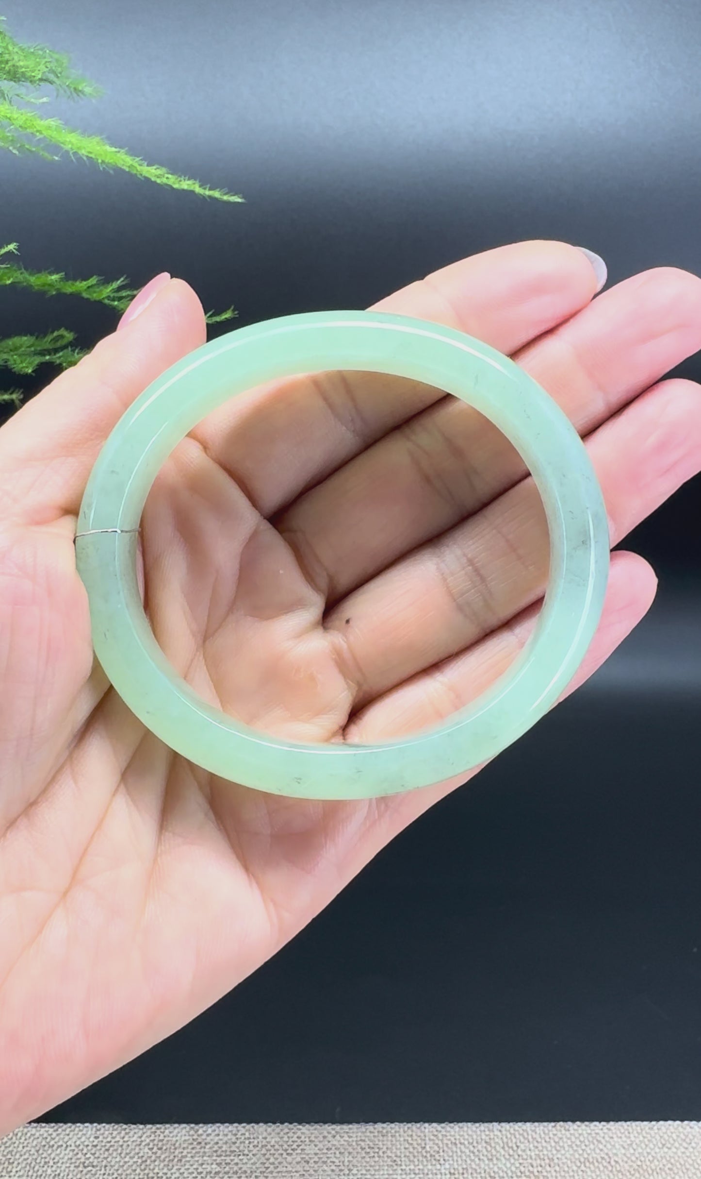 Load and play video in Gallery viewer, Genuine Burmese Green Black Jade Jadeite Bangle Bracelet (57.1*51.1mm)
