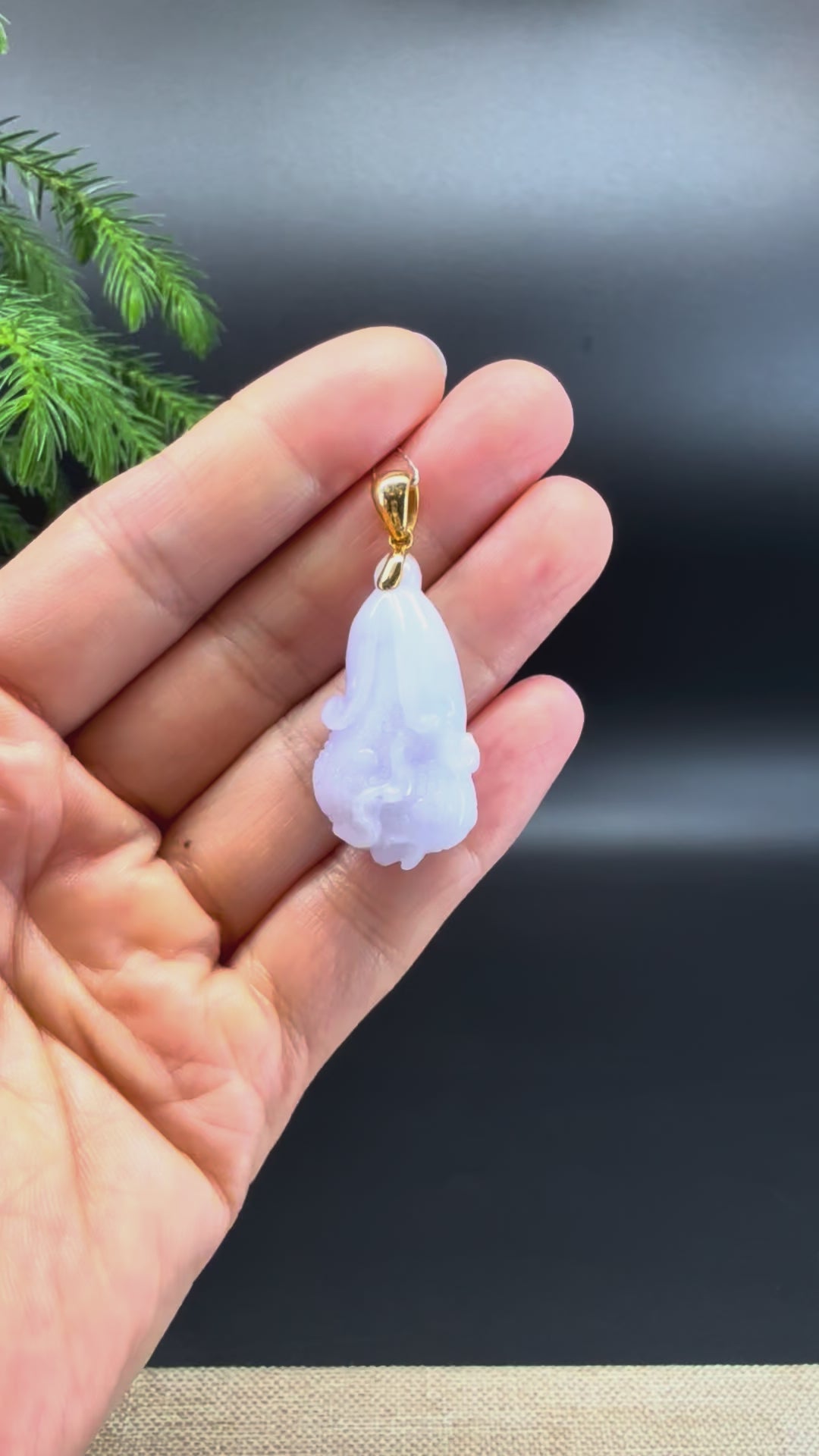 Load and play video in Gallery viewer, RealJade® Co. 18K Yellow Gold Genuine Light Lavender Jadeite Jade Cabbage Necklace
