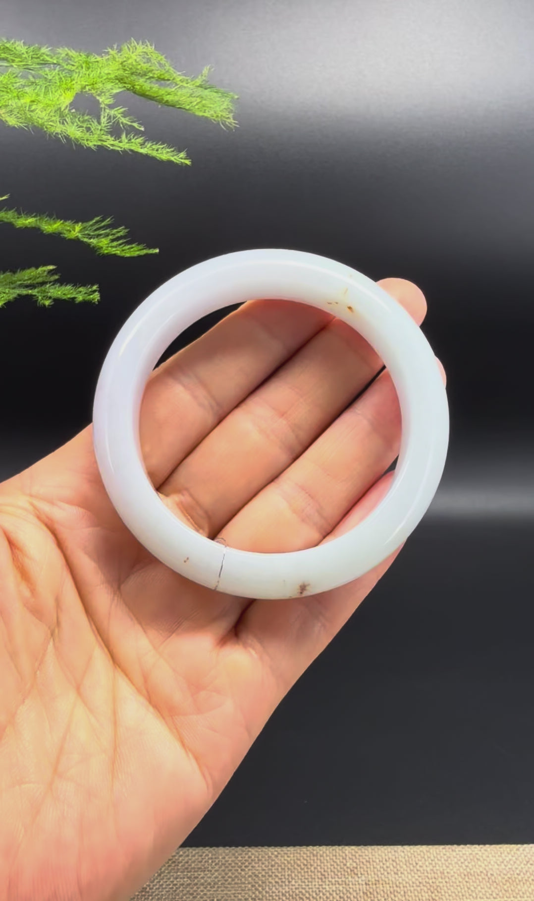 Load and play video in Gallery viewer, Genuine Burmese White Jade Jadeite Bangle Bracelet ( 54.3mm )
