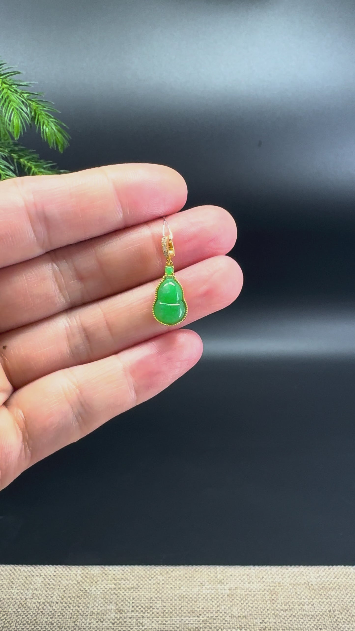 Load and play video in Gallery viewer, Genuine Green Jadeite Jade Mini Hulu Necklace With 18K Yellow Gold Diamonds Bail
