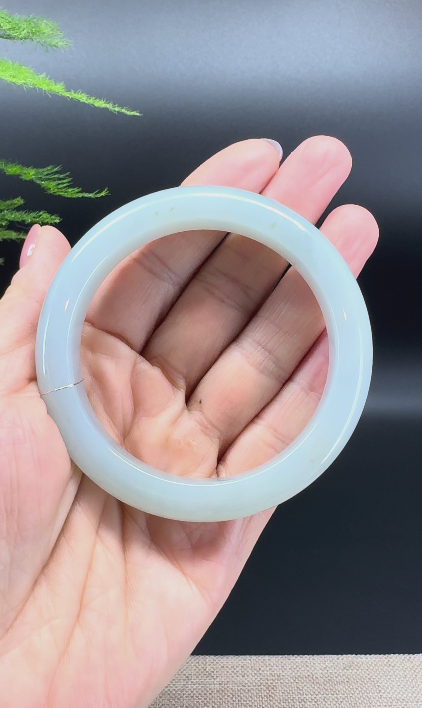Load and play video in Gallery viewer, Genuine Burmese Green Jade Jadeite Bangle Bracelet ( 56.6mm )
