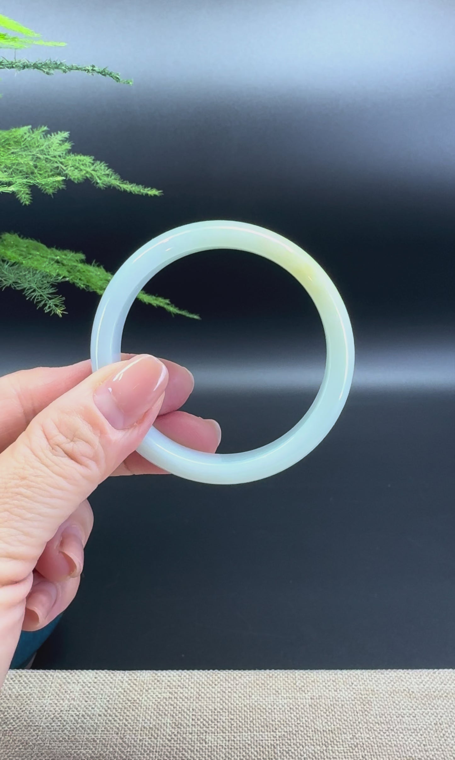 Load and play video in Gallery viewer, Genuine Burmese Yellow Green Jade Jadeite Bangle Bracelet ( 49.9mm )
